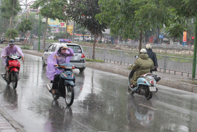 Đêm nay Bắc Bộ có mưa giông rất mạnh