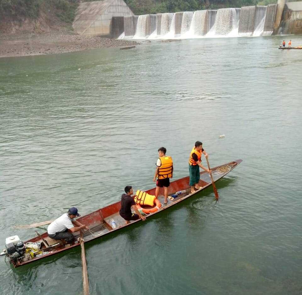 lat thuyen duoi chan dap thuy dien mot nguoi tu vong