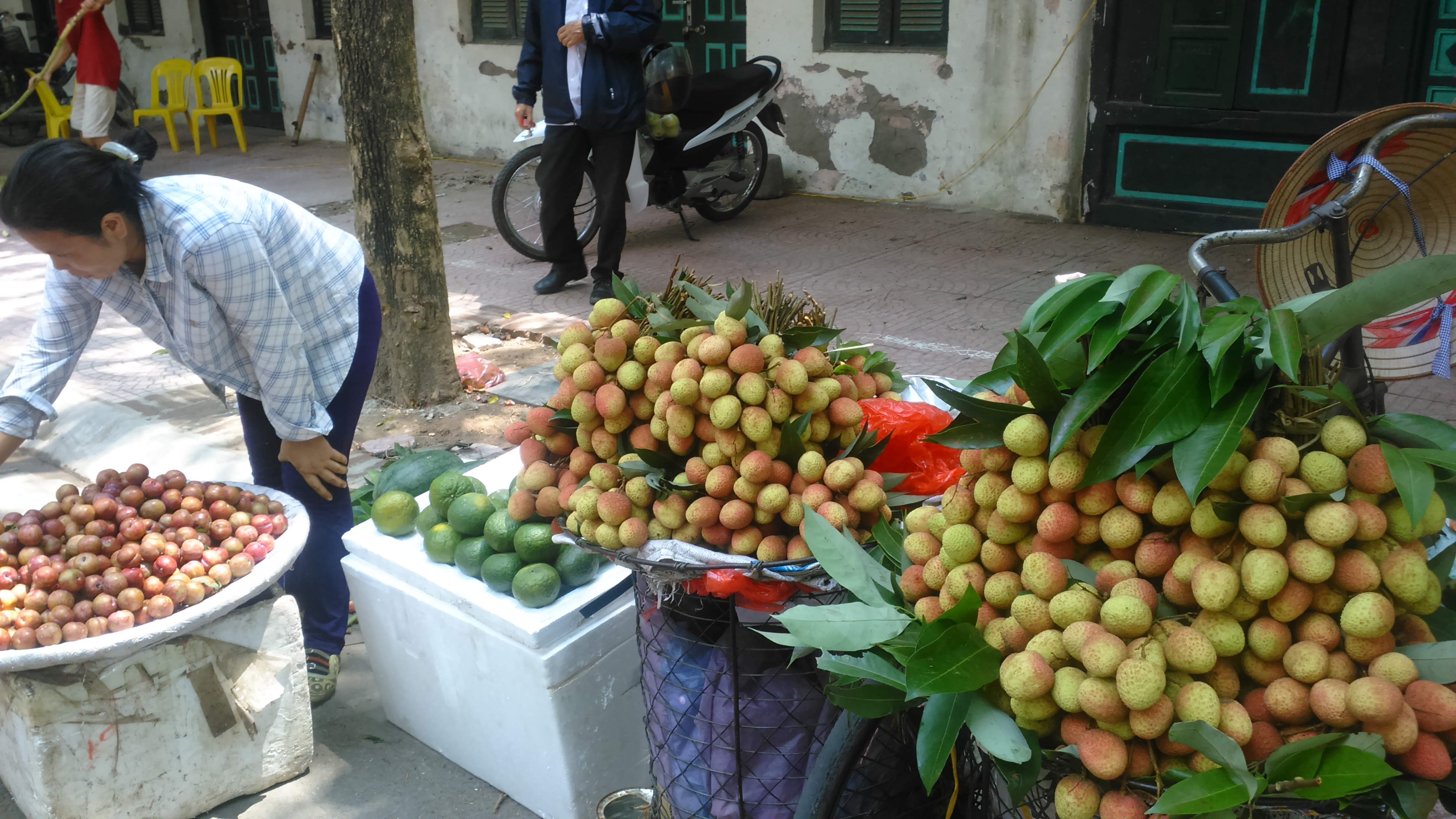 Vải lai "núp bóng" vải thiều đổ bộ ồ ạt xuống Hà Nội