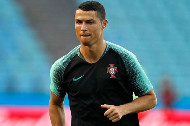 Ronaldo nhận án 2 năm tù ngay trước giờ ra sân gặp Tây Ban Nha