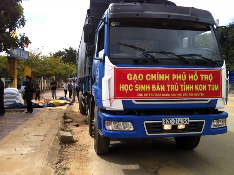 cap hon 16000 tan gao cho hoc sinh truoc khai giang