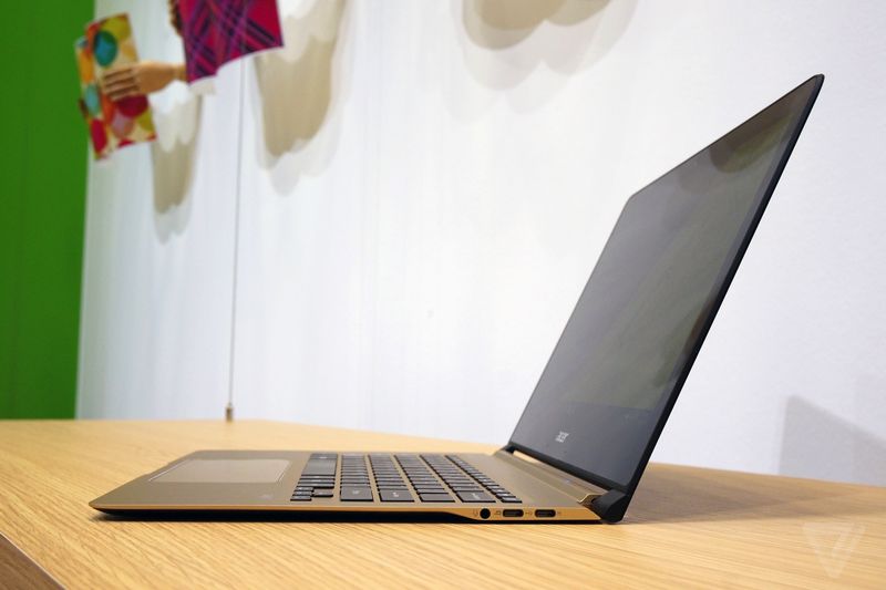 ifa 2016 acer ra mat laptop mong chua den 1 cm