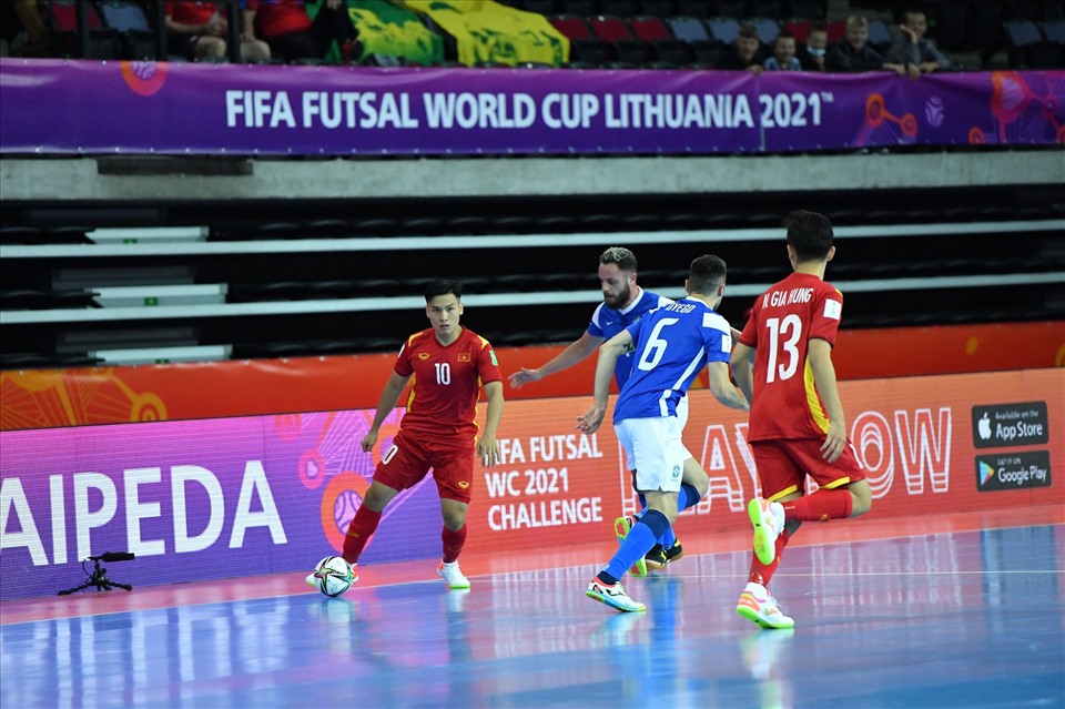 Thua đậm Brazil, futsal Việt Nam sẽ chơi "hết vốn" ở trận đấu tới