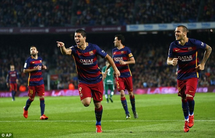 Luis Suarez lập hattrick, Barcelona ngược dòng hạ Eibar