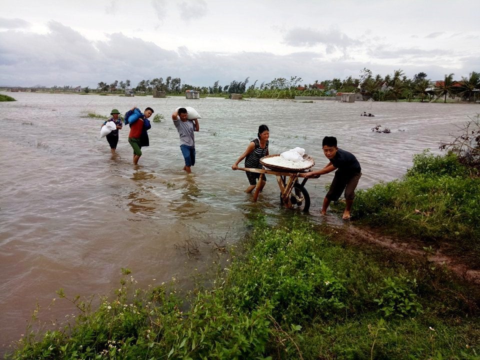 diem dan cuong cuong cuu muoi giua bien nuoc