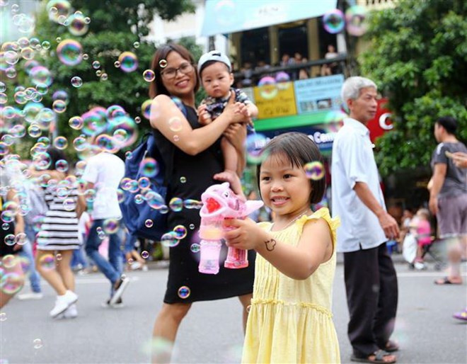 Bắc Bộ sáng có sương mù, Nam Bộ đề phòng lốc, sét và gió giật mạnh