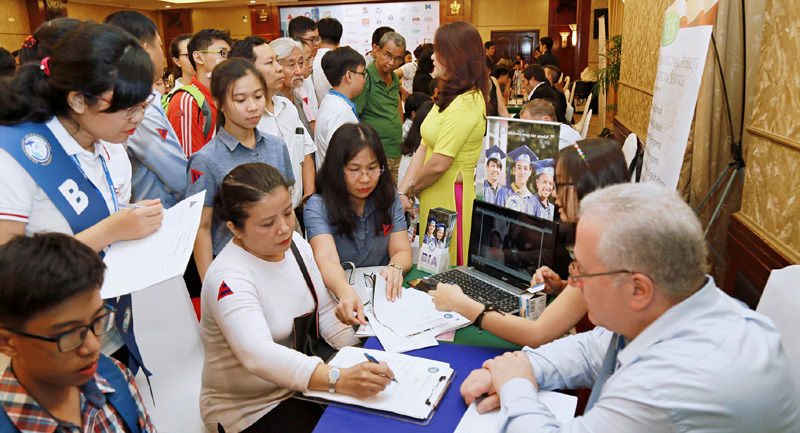 tu van du hoc can trong de tranh mat tien oan