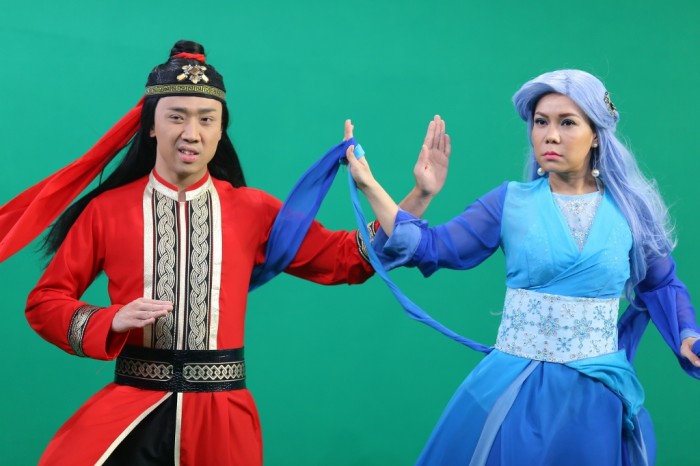 Trấn Thành - Việt Hương lạ lẫm trong gameshow 