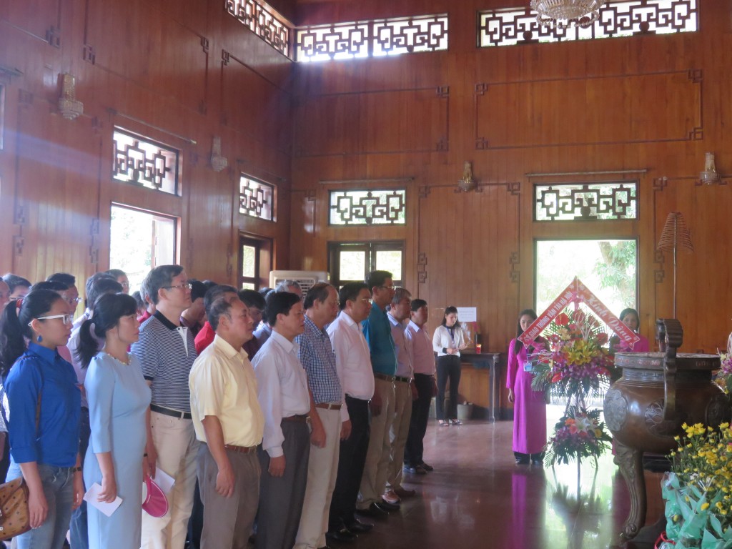 Ngành GTVT Hà Nội: Dâng hương, báo công với Chủ tịch Hồ Chí Minh