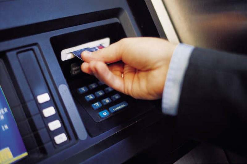 Không áp đặt hạn mức cho một lần rút tiền tại ATM thấp hơn 5 triệu đồng