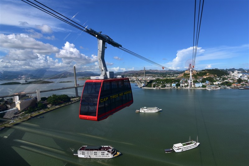 ngam vinh ha long nhin tu cap treo nu hoang va vong quay mat troi