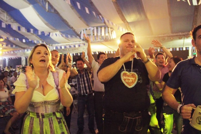 Tưng bừng Lễ hội bia tươi Oktoberfest 2015