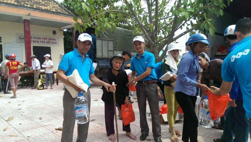 flc ho tro dong bao dan toc mien trung khac phuc hau qua mua lu