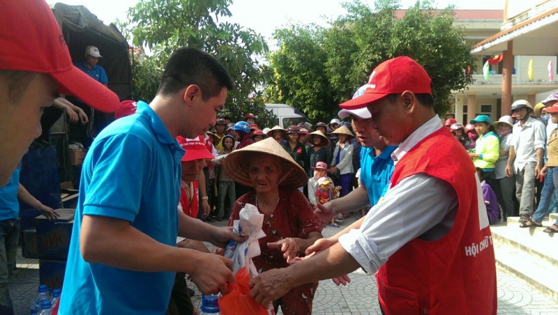 flc ho tro dong bao dan toc mien trung khac phuc hau qua mua lu