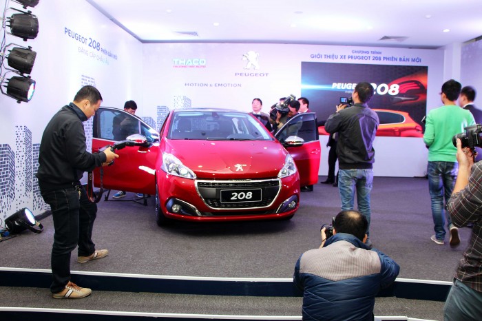 Mừng Giáng sinh và Năm mới, nhiều ưu đãi với Peugeot 208 phiên bản mới