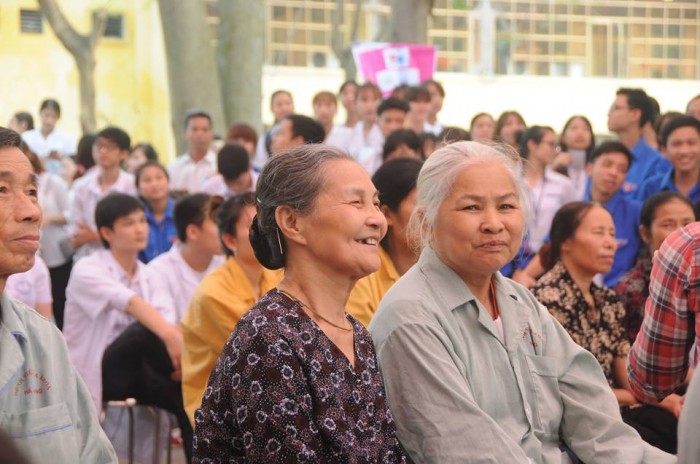 sao mai thu hang hat den khan tieng trong mang am nhac den benh vien