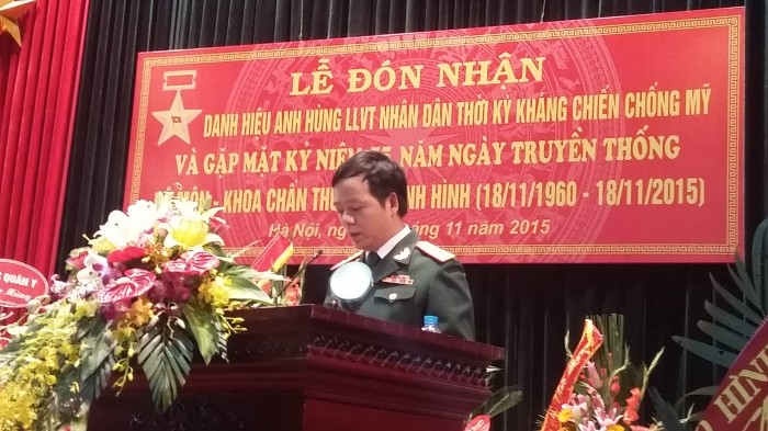 Đón nhận danh hiệu Anh hùng