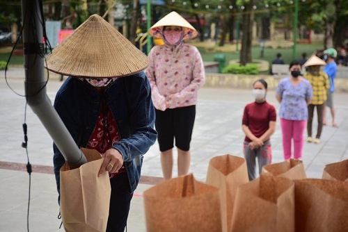 chia se yeu thuong de khong ai bi bo lai phia sau