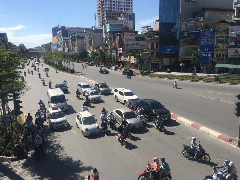 ha noi hom nay nang nong gay gat dien ra tu sang som