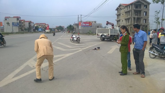 Nữ công nhân thiệt mạng dưới bánh ô tô tải