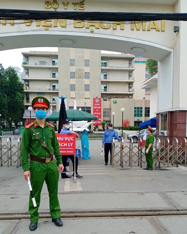 ha noi dap ung cac yeu cau cua benh vien bach mai va cach ly y bac si tai khach san de dam bao suc khoe