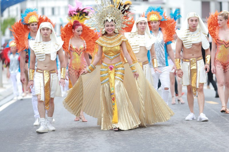 man nhan voi nhung vu dieu duong pho ruc ro mo man carnaval ha long 2019