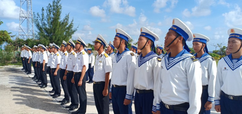 dao truong sa dong vung vang giua muon trung khoi