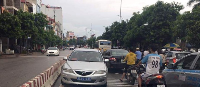 de nghi kiem tra lam ro xe bien xanh di nguoc chieu trong gio cao diem