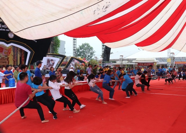 nhieu hoat dong soi noi tai le hoi vinh danh lang nghe phu xuyen