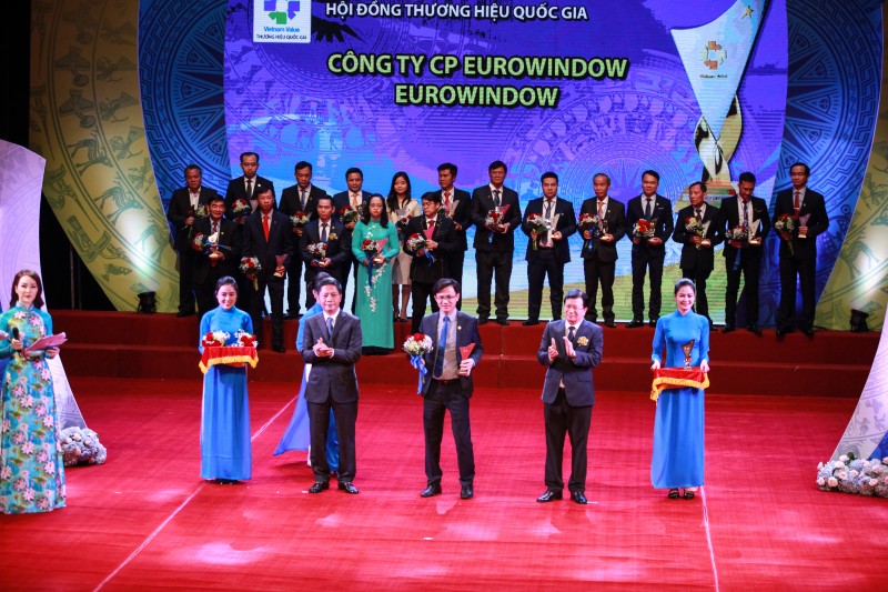 eurowindow tu hao 4 lan lien tiep dat thuong hieu quoc gia