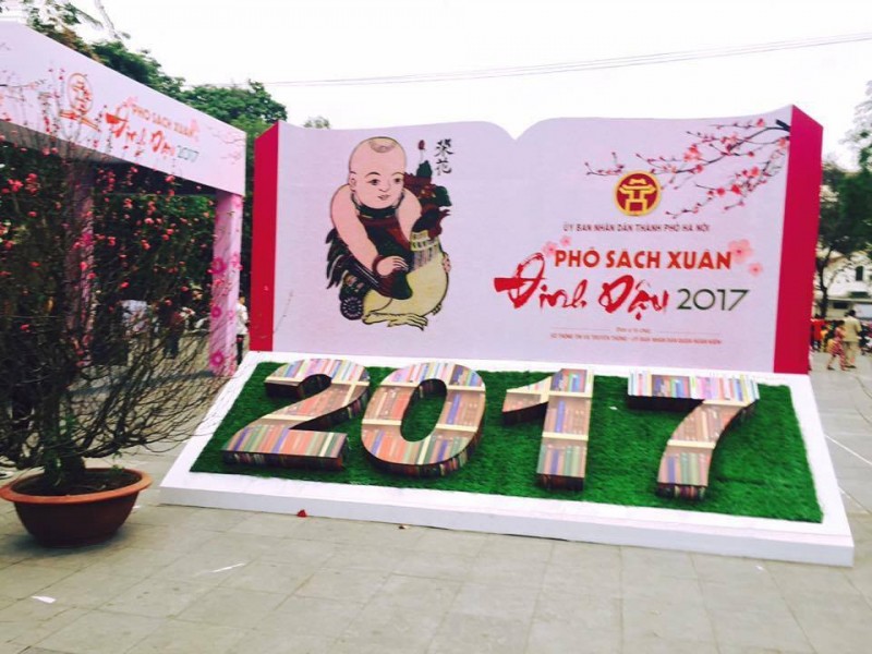 tung bung khai mac pho sach xuan dinh dau 2017