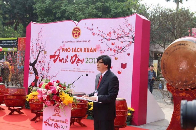 tung bung khai mac pho sach xuan dinh dau 2017