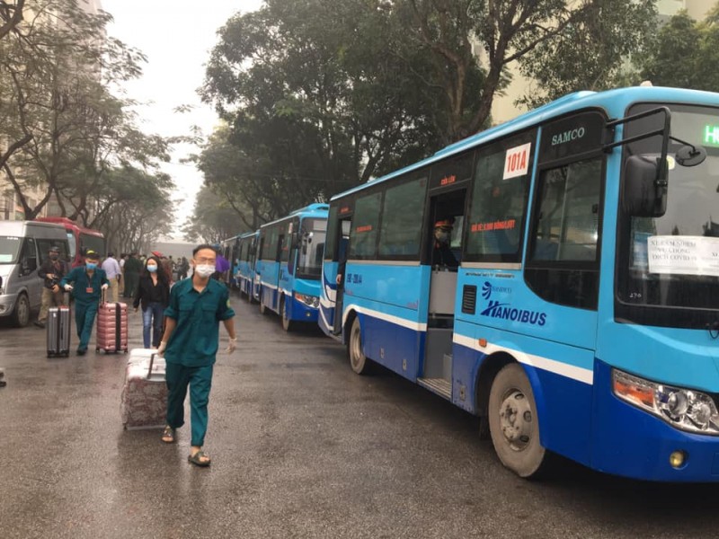 ha noi huy dong hang tram xe buyt dua nguoi het cach ly ve dia phuong