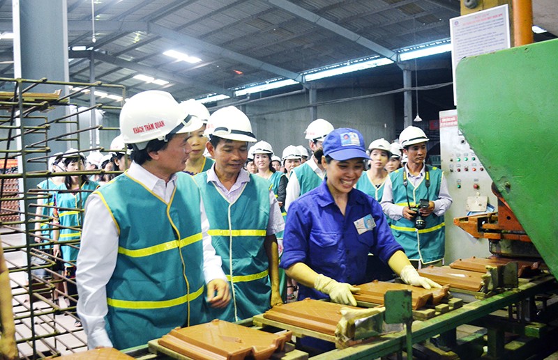 khong de no tien luong tien thuong cua nld trong cac thang giap tet